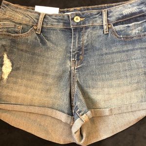 NWT Jessica Simpson 30 Forever Rolled Short